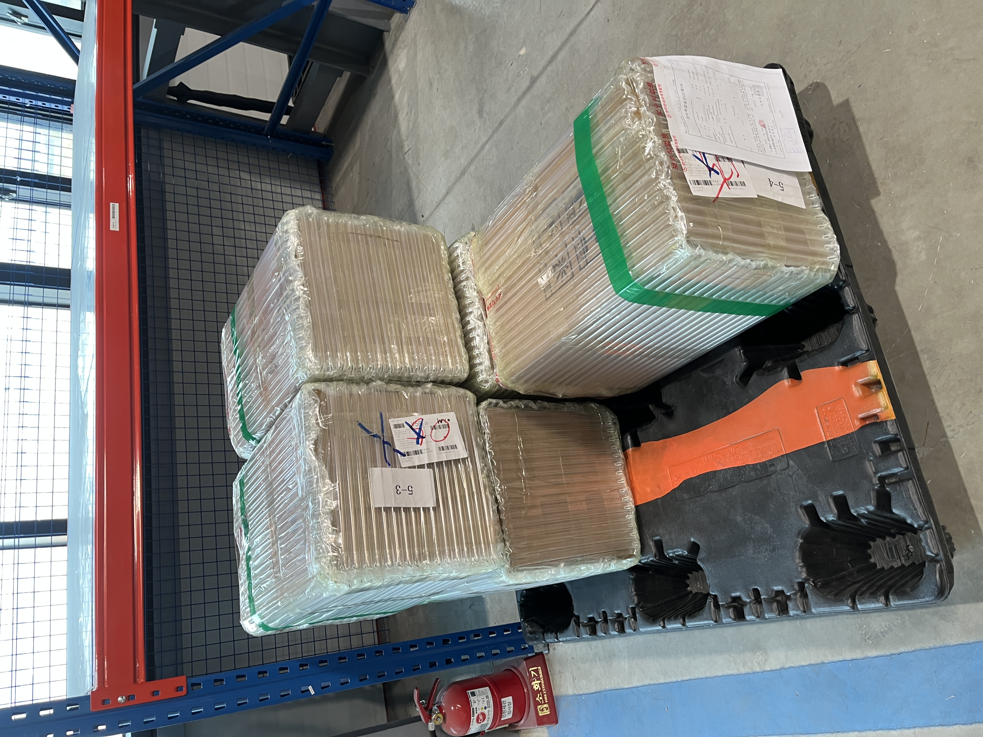 박스 라벨 부착